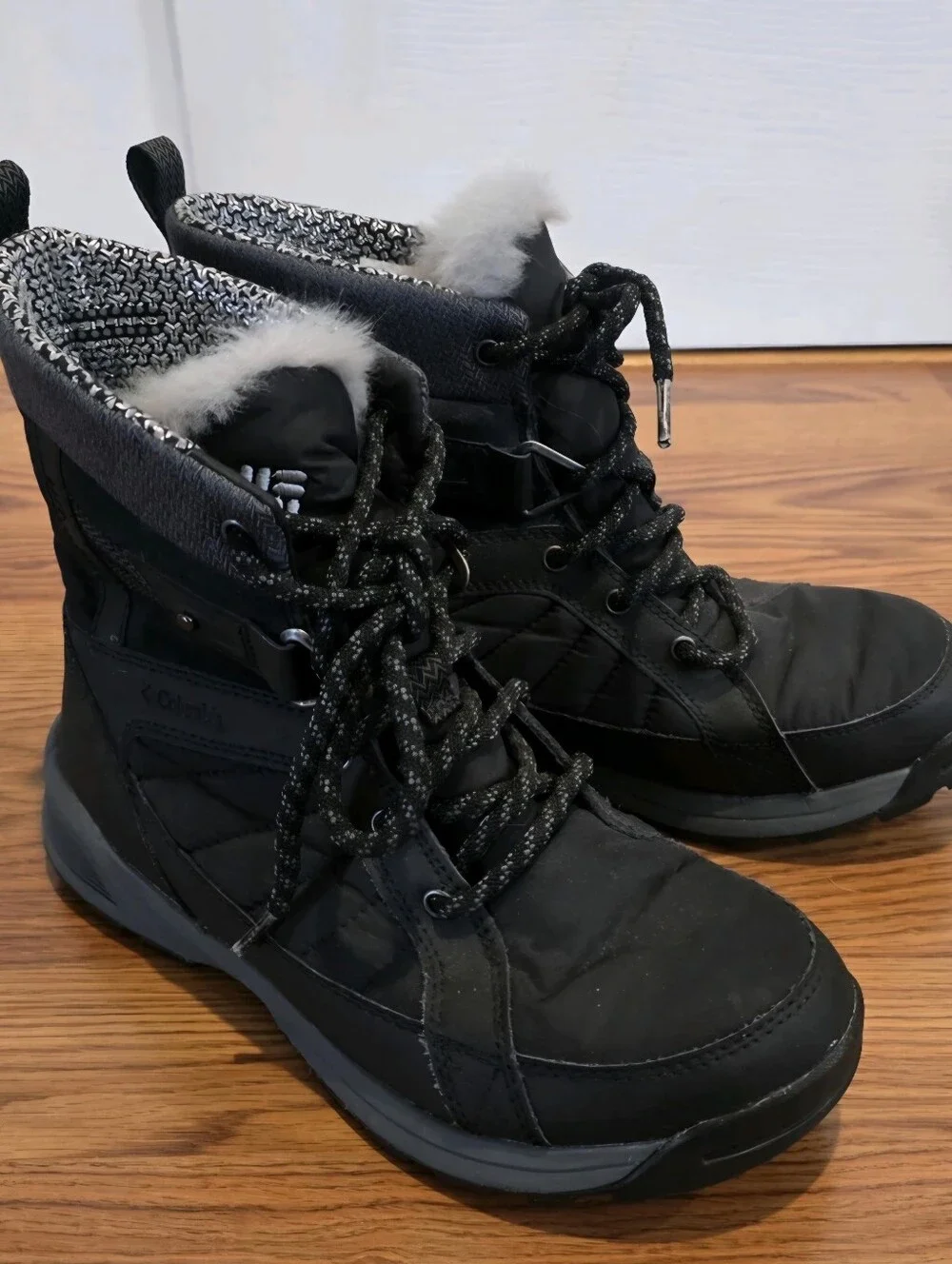 Columbia Women’s Meadows Shorty Omni-Heat 3D Boots Black Size 8